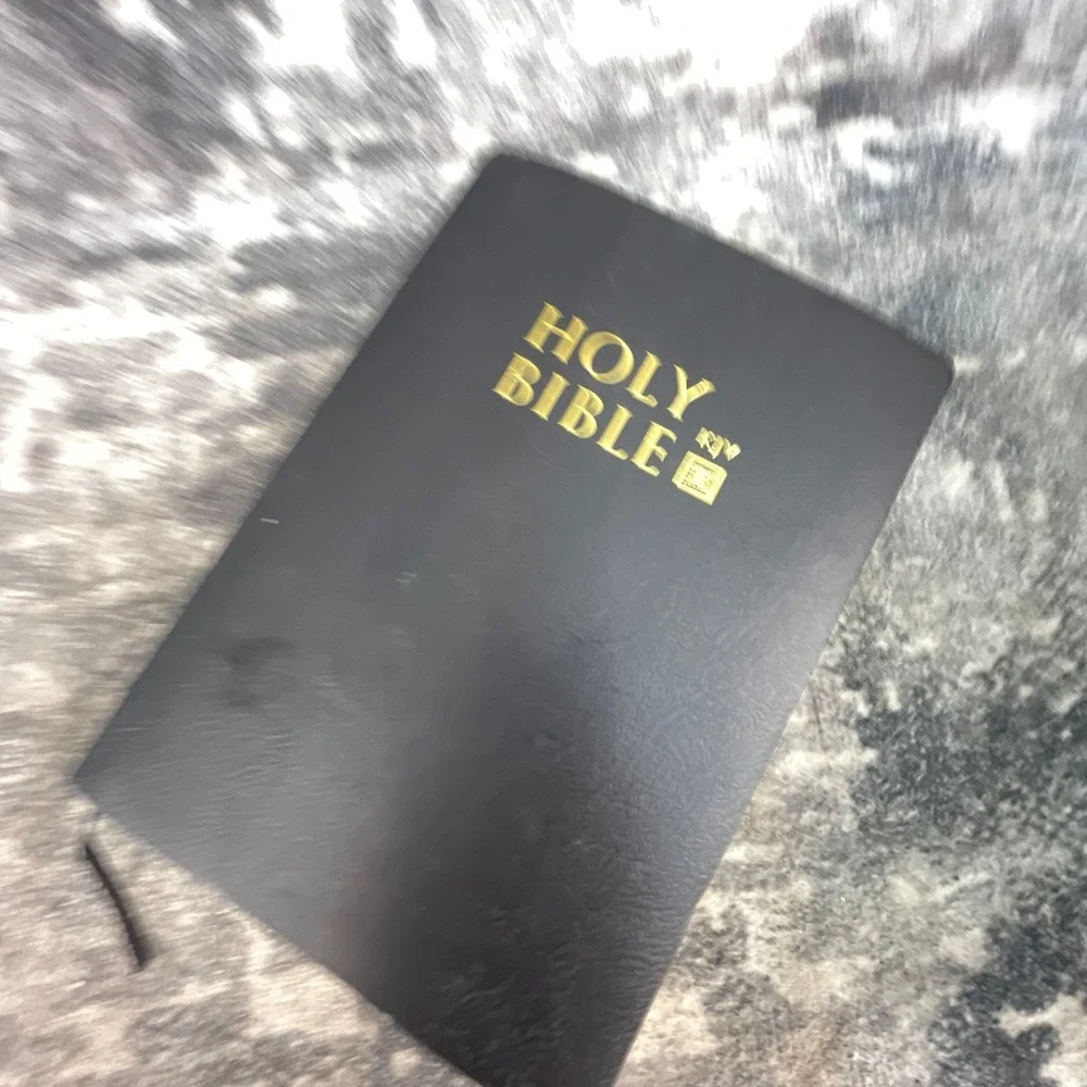Holy‎ Bible Old & New Testament Black Imitation Leather Gold Trim Ribbon Marker